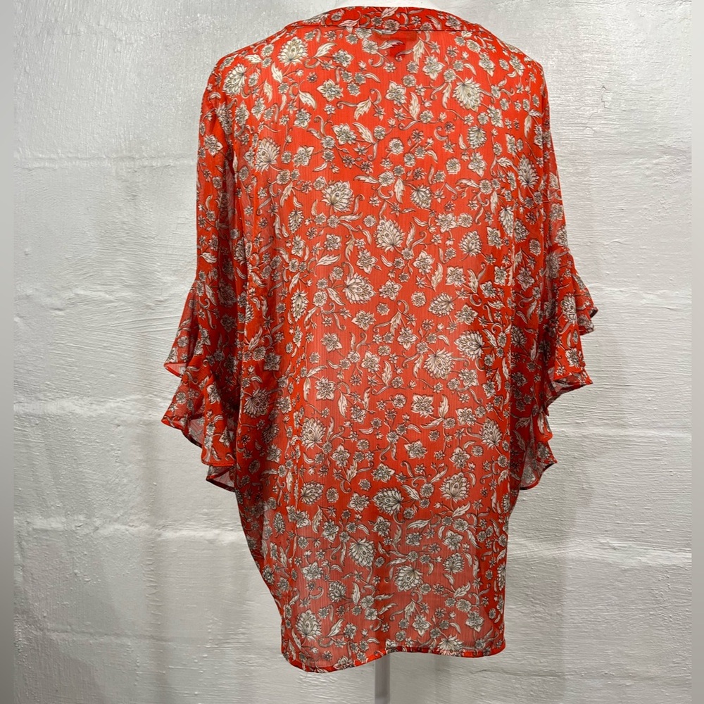 VINCE CAMUTO FLORAL FLUTTER SLEEVE TOP - Picture 11 of 16
